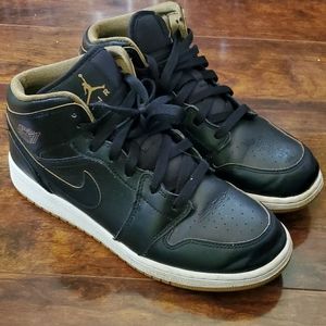Black and gold jordan 1's